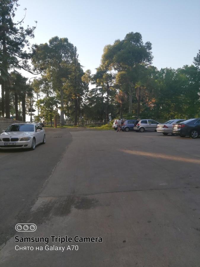 Квартира У Моря С Двумя Балконами 巴统 外观 照片